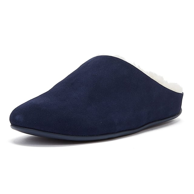 FitFlop Chrissie Shearling Womens Slippers Made for lounging in style the suede version of the Chrissie offers a cosy ultra-soft shearling lining whilst ergonomic iQushion technology provides an ultra comfortable experience. This trademark technology includes feather-light flexible air-foam midsoles with a softly-padded contoured footbed.