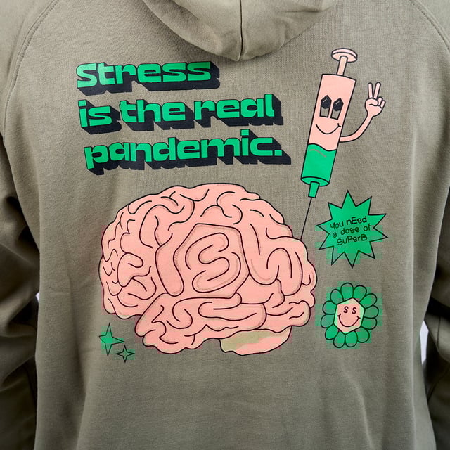 Superb hoodie.
 Round neck, with adjustable hood with drawstrings.
 Brand print on the front and back
 Open pockets on the front.
 Ribbed cuffs and waistband.
 Seams seen in tone.
 Composition: 80% Cotton, 20% Polyester
 Care:
- Wash at max. 40ºC.
 - Do not use bleach.
 - Iron at low temperature.
 - Do not dry clean.
 - Do not use dryer.