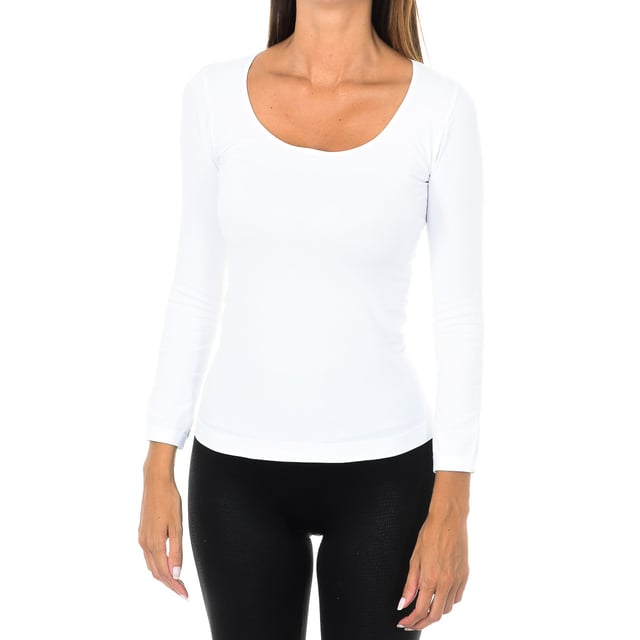 Camiseta de manga larga Dakota.
Color Blanco
Confeccionada en micro-fibra de calidad.
Cuello redondo.
Tejido muy elastico y ligero.
Puños con acabado acanalado.
Sin costuras.

Composición:
- 92% Poliamida.- 8% Elastano.

Cuidados:
- Lavar a temperatura máx.30º.
- No usar lejía.
- No usar secadora.
- No planchar.
- No lavar en seco.