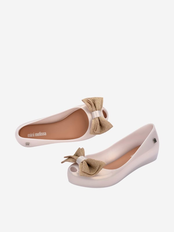 Introducing the exquisite Girls Ultragirl Sweet XII Ballerinas in Ivory by mini melissa, a timeless addition to any girl's wardrobe. This designer footwear blends classic charm with modern flair, ideal for any season. Here are the key features: Elegant Ivory Finish: A luxurious, neutral tone that complements any outfit. Comfort Design: Crafted for all-day comfort, ensuring your little one can play and explore without restraint. Durable Material: Made with high-quality materials to withstand the joys of childhood. Chic Detailing: Features lovely accents for that extra touch of glamour.Step up her style game with these charming ballerinas! Perfect for parties or casual wear. Order now!