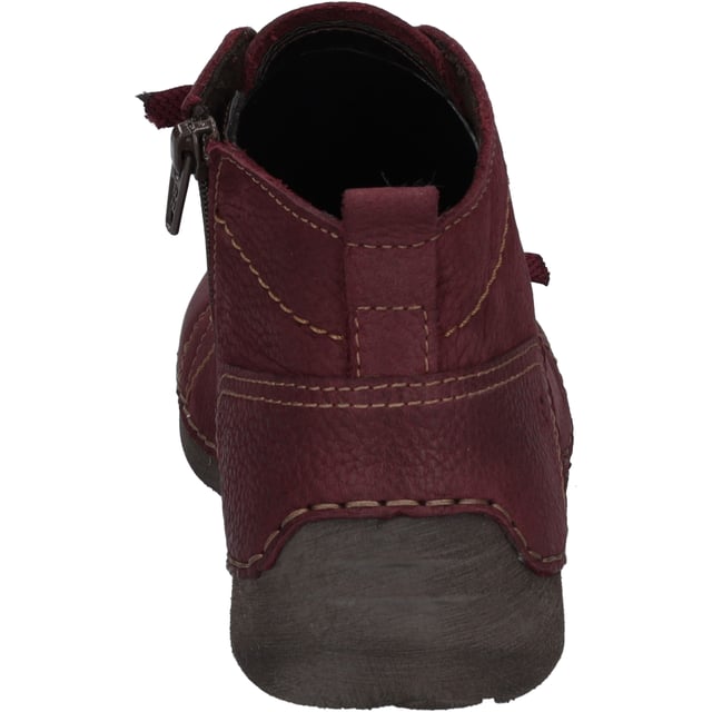 Für Dich fertigen wir die Stiefelette aus strapazierfähigem Nubuk-Leder. Die praktische Schnürung gibt dem Fuß beim Gehen und Stehen viel Halt. Die herausnehmbare Sohle kannst Du ohne Probleme wechseln. Eine typische Machart von JOSEF SEIBEL ist die präzise Handnaht. Mit der Weite G ist die Stiefelette Fergey 86 ideal geschnitten. Genieße Deine Freiheit mit unserem alltagstauglichen Begleiter in der Farbe Rot.