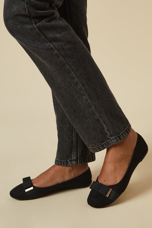 Charming bow detail adorns the front
        Comfortable flat heel (0-2cm height)
        Faux leather construction for durability
        Round toe design for a classic look
        Slip-on style for easy wear
    
    Step out in effortless style with these delightful ballerina flats from Dorothy Perkins. The eye-catching bow detail adds a touch of femininity to any ensemble, making these shoes a versatile choice for various occasions. Pair them with dark wash jeans and a flowy blouse for a chic brunch look, or wear them with a knee-length dress for a baby shower. The comfortable flat design ensures you can stay on your feet all day, whether you're running errands or meeting friends for coffee. These ballerinas are perfect for the fashion-conscious woman in her 30s who values both style and comfort. Their classic silhouette allows for easy transition from day to night, making them an ideal choice for family gatherings or casual outings. Embrace the trend-setting yet modest aesthetic of Dorothy Perkins with these charming flats that offer both elegance and practicality.