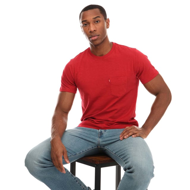 Mens Levis Classic Pocket T-Shirt in red.- Crew neckline.- Short sleeves.- Single chest pocket.- Standard fit.- 100% Cotton.- Ref: 193420297