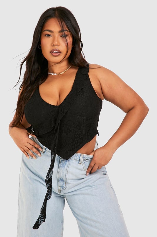 Update your wardrobe with this plus size bodysuit from our dedicated curve range. A form fitting, curve enhancing style with a press-stud fastening, this piece can be dressed up or down, depending on the vibe. Team with coated jeans and statement heels for date night plans, or pair with tailored trousers for a brunch date with your bestie. For an instant fresh 'fit, a plus size black bodysuit is perfect to replace your go-to t shirts. Got a date night planned? Team a dreamy plus size lace bodysuit with a leather skirt and standout heels.Style: BodysuitFabric: LaceSleeve Length: Sleeveless