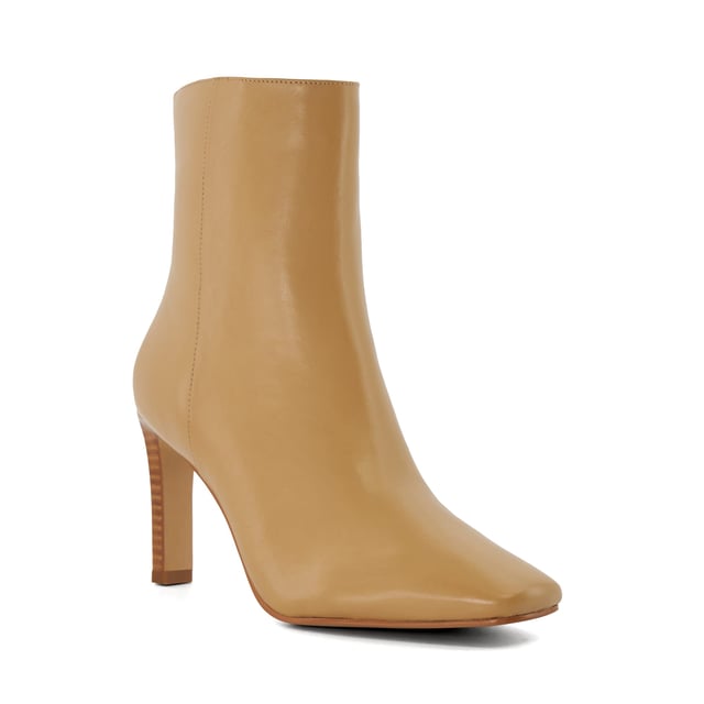 Dune Ladies Oxygen - Leather Angular-Heeled Ankle Boots Crafted from the finest materials, our Oxygen ankle boots are the epitome of quiet luxury. Set on an angular heel for ease of wear, this square-toed silhouette is finished with a side zip for a comfortable fit. Culminating with tonal stitch details, Oxygen is certain to become the focal point of your daytime looks.