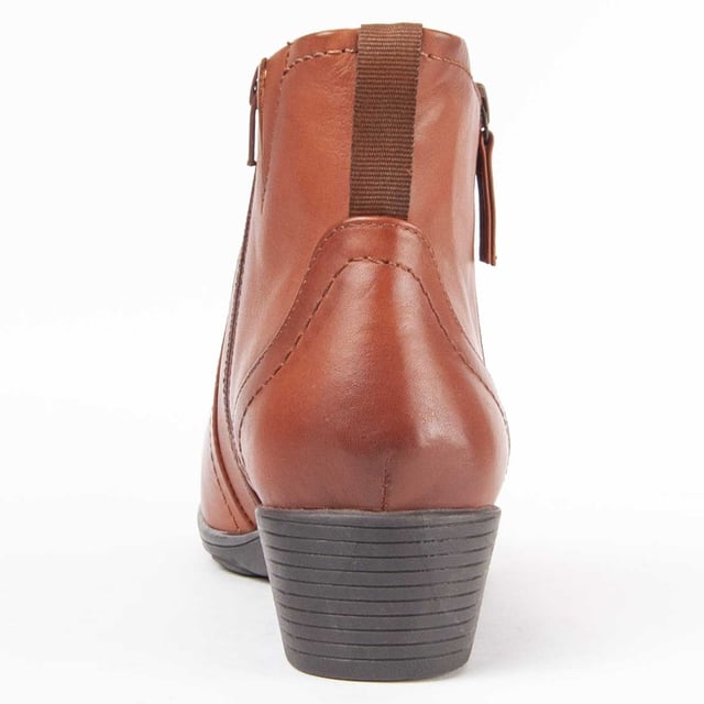 Warranty Purapiel, 10 years warranty. Women's high heel ankle boots. Made in 100% natural leather free of Chromium VI. High quality materials. Padded insole. Manufactured by other brands for our brand. Approximate measurements: 5 cm heel, 15 cm high and 8 cm wide.