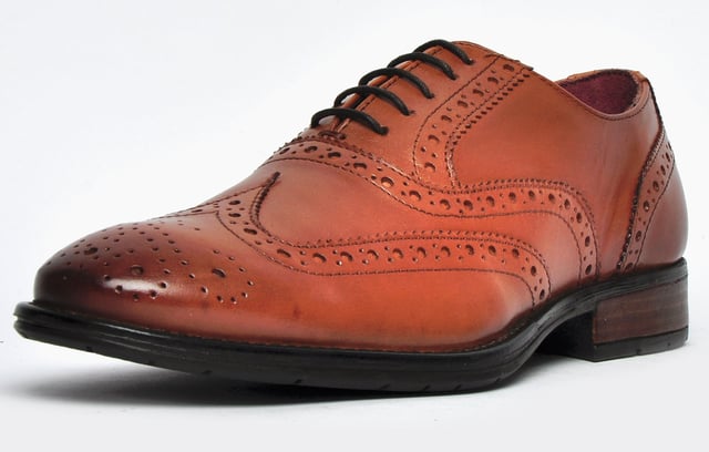 Creating timeless style, the Detroit is a traditional brogue full of heritage, along with a durable premium leather upper the Detroit showcases traditional brogue punch hole detailing, for a 5 star finish. The rubber sole adds a modest heel in keeping with traditional brogue styling, offering unbeatable Catesby England styling at a price not to be missed. 
 - Premium leather upper 
 - Classic punch hole detailing 
 - 5 eyelet lace-up closure for the perfect fit 
 - Intricate designer stitching
 - Studded rubber outsole 
 - Authentic vintage look