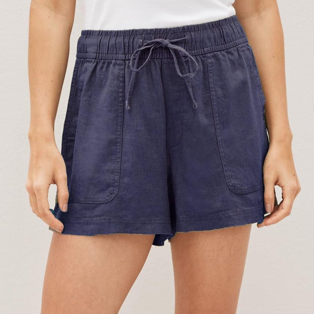 This pair of shorts is part of the GAP water-saving Washwell program.  Smooth linen-rayon weave. Drawcord ties at elasticated waist with mock fly. Front utility pockets and patch pockets at back.
Fit: Relaxed, Sizing: As expected