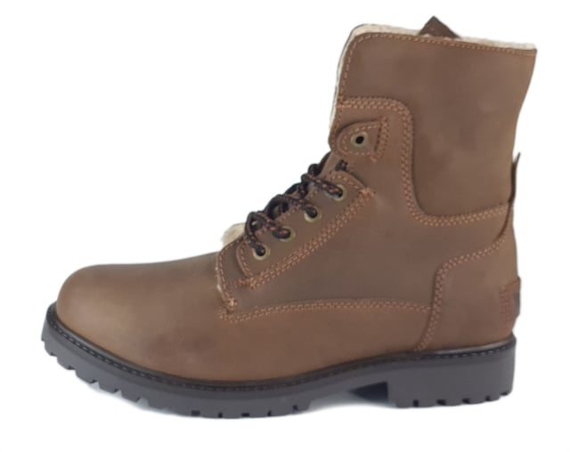 Chilly and frosty weather is not a problem in these Aviator mens tan leather lace up boots from Wrangler. Crafted with a leather upper, they feature a lace up fastening, stitch design and woolly inside lining for added warmth on a cleated grip sole. Pair with a parka to rock your look!