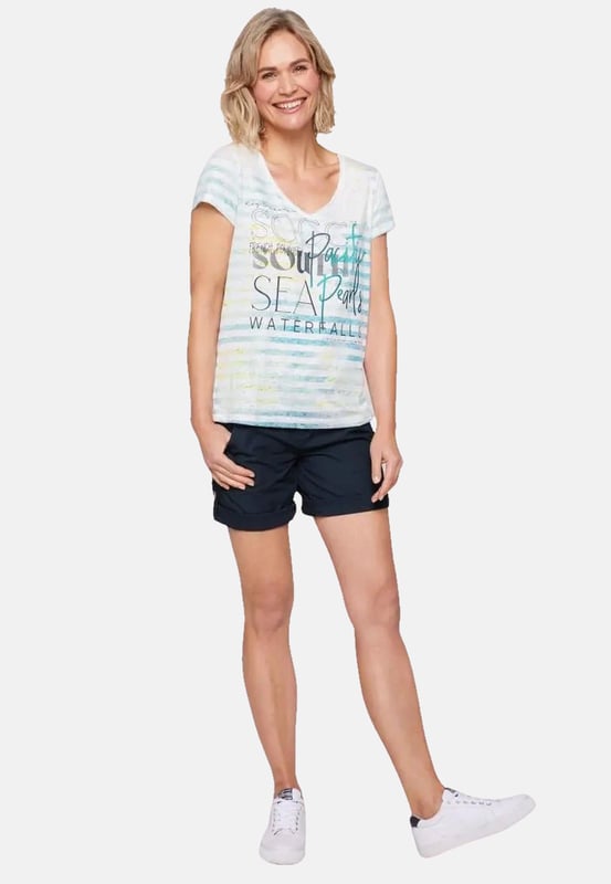 Het burnout T-shirt in een coole used look is een SOCCX-klassieker. Met een V-hals, kleurrijke strepen en een Pacific Pearls print op de voorkant van vloeiend materiaal. Een T-shirt dat je dat vakantiegevoel geeft.