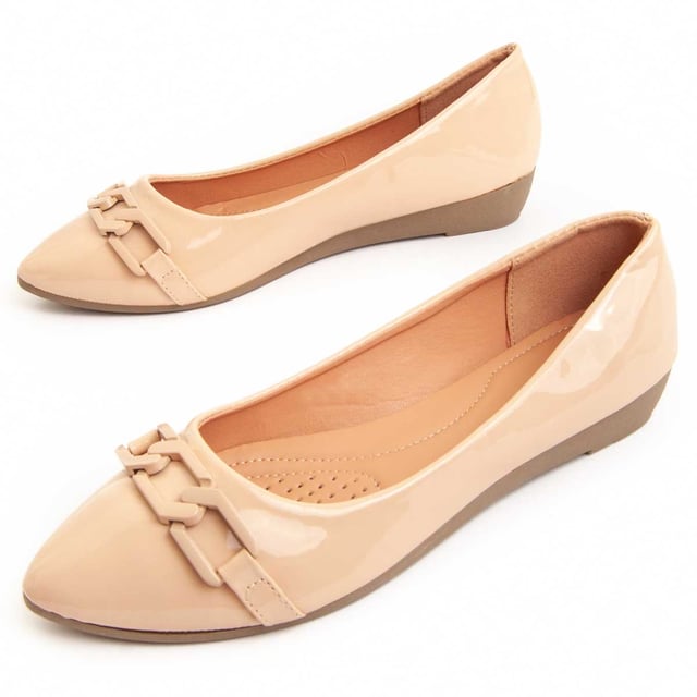 Ballerina-Pumps mit Keilabsatz für Damen. Bequeme Passform. Hergestellt aus veganen Materialien. Hergestellt von anderen Marken für unsere Marke. Ungefähre Maße: 3 cm Keil.
