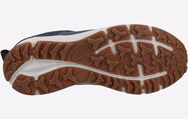 Compton ladies hiking trainer has superior grip for muddy trails. The upper is eco-conscious being made from 85% of rPET (recycled plastic bottles). The EVA footbed gives you extra comfort.
- 85% recycled PET upper- Waterproof breatheable membrane- EVA footbed- Rubber outsole