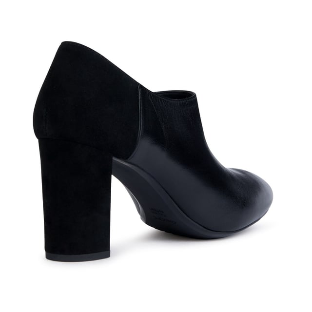 Pheby 80 is an ankle boot with a feminine aesthetic, plenty of bold panache and a design that delivers comfort and breathability. An ideal solution for business looks and important engagements, it features an upper that combines nubuck and suede.