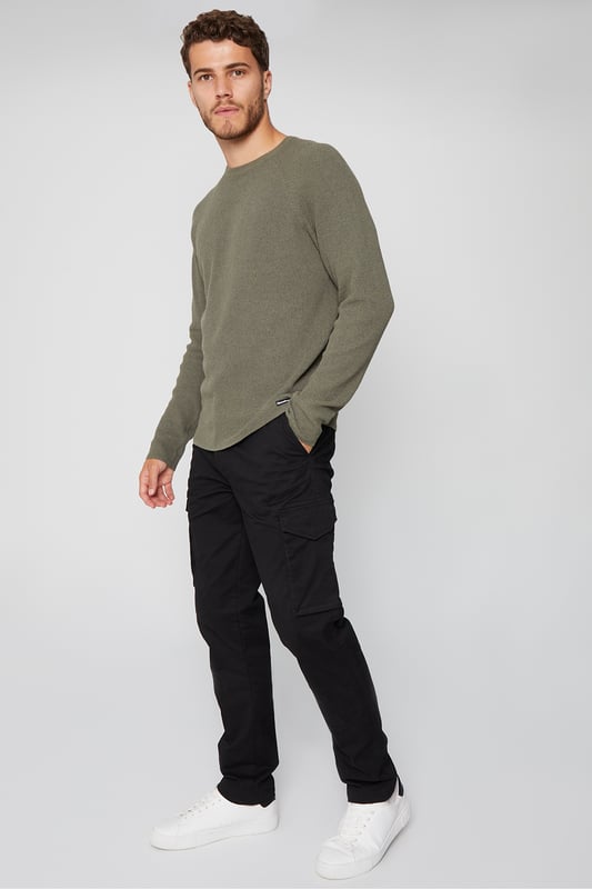 Upgrade your casual wardrobe with these on-trend cargo-style trousers from Threadbare. Cut in a slim fit, these trousers contain a little stretch for comfort. Featuring a cargo pocket on each leg and front and back pockets, you're fully kitted out. Belt loops and a button and zip fly finish this easy-to-style pair. Throw on a casual hoodie and a padded gilet for an off-duty look.