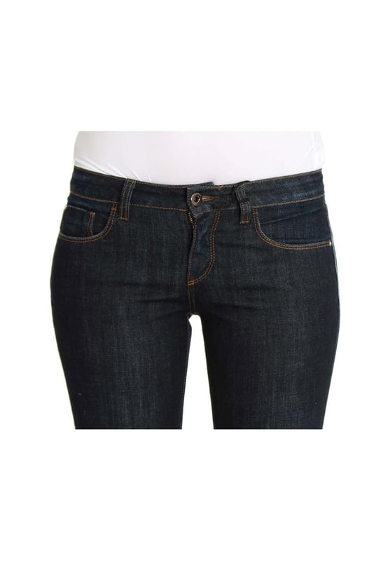 Marca: Costume National CNC.
  Ajuste: Slim fit skinny.
  Color: Azul.
  Material: 98% algodon 2% elastano.
  Mosca: Mosca con cremallera.
  Bolsillos: Dos delanteros y dos traseros.
  Fabricado en Italia.
  Detalles del logotipo.