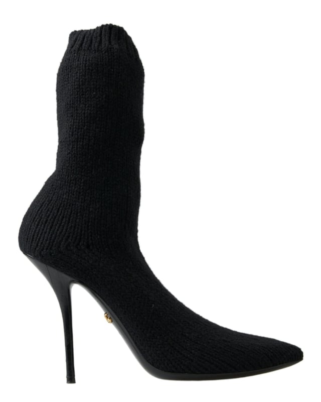 <ul>
  <li>Botas de media cana 100% autenticas de Dolce & Gabbana</li>
  <li>Diseno de tacon de aguja negro</li>
  <li>Hecho de material de viscosa de alta calidad</li>
  <li>Suela de cuero</li>
  <li>Detalles del logotipo</li>
  <li>Fabricado en Italia</li>
  <li>Elegante y comodo</li>
</ul>