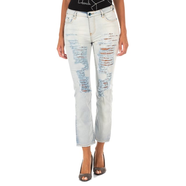 Long denim pants.
 Zipper and button closure on the front.
 Waist with belt loops.
 Two open pockets and a mini pocket on the front.
 Two open pockets on the back.
 Application of laminated label and brand name, on the side of the waistband, on the back.
 Straight hem cut.
 Seams seen in tone.
 Composition: 98% Cotton, 2% Elastane
 Care:
- Wash maximum at 40ºC.
 - Iron at medium temperature, max. 110ºC.
 - Allows you to use a dryer.
 - Do not use bleach.
 - Does not support dry cleaning.