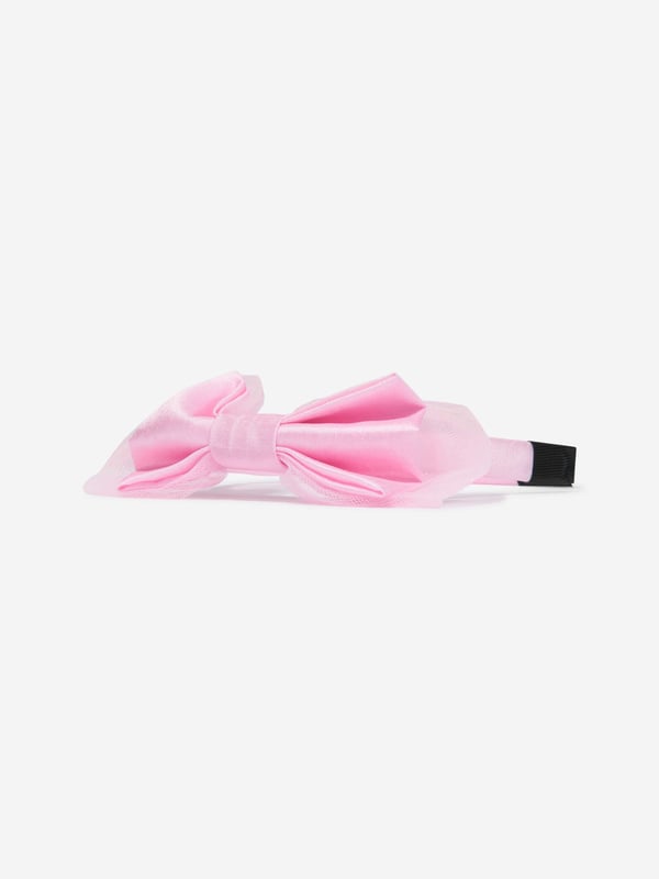Unveiling the Rachel Riley Girls Tulle Bow Headband in Pink, now in a classy White shade! A fitting addition to your girl's accessory collection for those special party appearances. Key features that make this piece distinctive are: Eye-catching design: Featuring a chic tulle bow, this headband exhibits a blend of sophistication and youthful charm. Quality Material: Manufactured from top-notch fabric, the headband ensures long-lasting durability while being gentle on your girl's skin.  Elevate your Girl's style quotient with this Rachel Riley Tulle Bow Headband in Pink. Make her party-ready in this head-turning piece!