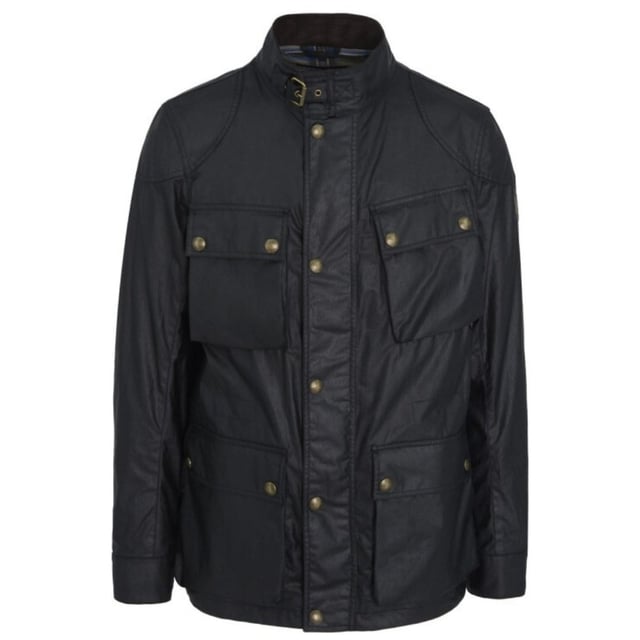Belstaff Fieldmaster schwarze gewachste Jacke Erleben Sie ultimative Vielseitigkeit und Stil mit der Belstaff Black Jacket. Diese Jacke bietet sowohl Wärme als auch modisches Design und ermöglicht Ihnen den mühelosen Übergang von einem lässigen Tageslook zu einem schicken Abend-Outfit. Bleiben Sie gemütlich und sehen Sie fantastisch aus mit dieser unverzichtbaren Jacke!, Dünne, leichte Jacke, Material: 100 % Baumwolle, 6 Oz gewachste Baumwollbeschichtung, charakteristisches Belstaff-Karo-Baumwoll-Twill-Futter, wasser- und windabweisend, gebürstetes Cordfutter an Kragen, Bündchen und Saumkontaktpunkten, interner Kordelzug für verstellbare Passform. Reißverschluss mit Knopfverschluss, schwarzer dünner Mantel, schwarzer Mantel