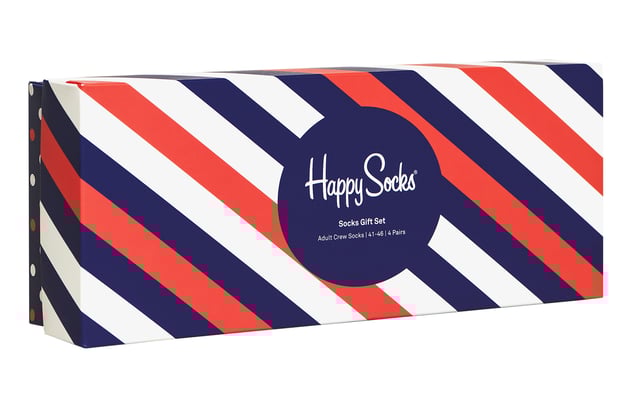 Bringen Sie einen Hauch von Rot, Weiß und Blau in Ihre Sockenschublade mit diesen originellen Socken für Damen und Herren mit vielen frechen und lustigen Mustern. Erhältlich in einer großartigen Geschenkbox, ideal zum Verschenken.vier Paar Socken in originellen Designs, diese passende Box bietet Polka Dot, Thin Stripes, Thick Stripes und Filled Optic Stile für eine einzigartige und bunte Kombination. Die Novelty Happy Socks sind aus weicher, gekämmter Baumwolle (86%) und haben verstärkte Fersen und Zehen für zusätzliche Haltbarkeit und noch mehr Komfort. Happy Socks ist eine beliebte Marke, die qualitativ hochwertige Socken anbietet, die einzigartige Designs und Handwerkskunst kombinieren. Mikael Söderlindh und Viktor Tell hatten die Vision, Glück zu verbreiten, indem sie ein alltägliches Accessoire in ein farbenfrohes Designerstück verwandelten. 90 Länder und jeden Kontinent hat Happy Socks heute erreicht. Mit Concept Stores auf der ganzen Welt, von L.A. bis Tokio, ist Happy Socks in über 10.000 Top-Boutiquen zu finden. 86% Baumwolle, 12% Polyamid, 2% Elastan, 2 Größen: Herren 6-11 UK & Damen 4-7 UK. Sie kommen in 4 tollen Mustern und sind in der Maschine waschbar.Extra Produkt DetailsHappy Socks Adult Novelty SocksWeiche gekämmte Baumwolle4 Paare pro PackungVerstärkte Ferse & Spitze4 Bold & Funky PatternsRot, Weiß & Navy FarbenEine perfekte GeschenkideeWeich & BequemKommt in GeschenkboxHappy Socks Branded2 GrößenoptionenMaschinenwaschbar