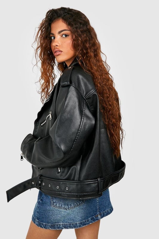 Keep toasty this season with our collection of petite coats and jackets. From petite trench coats to petite teddy coats, our coats for petite women are specifically designed to fit all you girls sitting pretty at 5'3'' and under. Step out in a petite blazer or pass the vibe check in a petite puffer jacket. Whatever your style, we've got you, girl. This one would look dreamy with a pair of straight leg jeans, an oversized hoodie and chunky trainers.Style: Biker JacketFabric: PULength: CroppedSleeve Length: Long Sleeve
