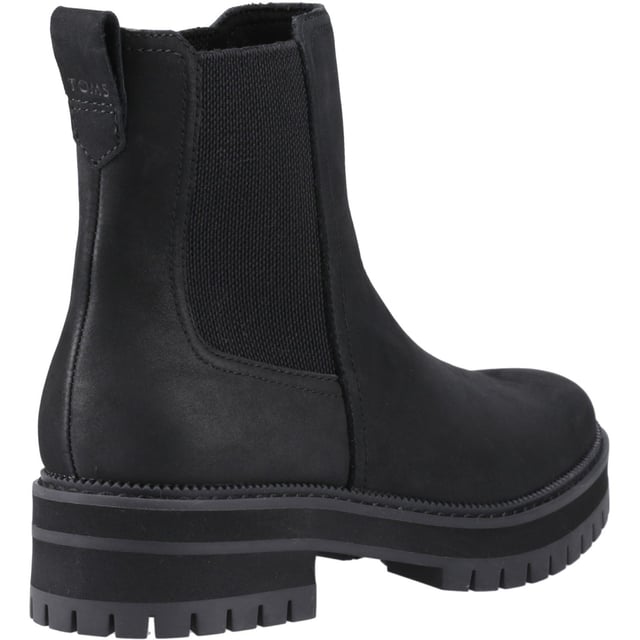 Der wasserabweisende Bennet ist ein neuer, von Chelsea inspirierter Stollenstiefel mit stylischer Laufsohle und stromlinienförmigem Profil und einem ultrakuscheligen Fellfutter. Mit seitlichen Stretcheinsätzen und bequemen Innensohlen für ganztägigen Komfort.