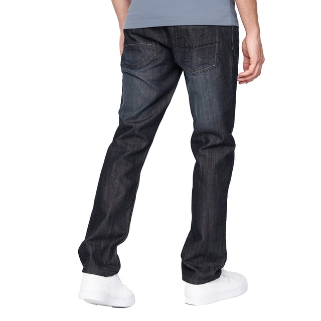 60% bomull, 40% polyester. Tyg: Denim, Marble Wash. Design: Sliten, präglad, logotyp. Fickor: 2 sidofickor, 2 bakfickor, 1 myntficka. Stängning: Gylf med dragkedja. Rygglapp, bälte, bälteshällor, märkesknappar, kontrastsömmar, nitade. Midja: Kontrasterande inre midjeband. Passform: Rak.