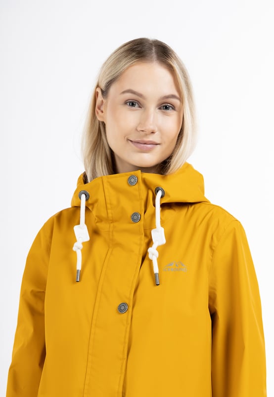 Deze trendy regenjas van ICEBOUND verrijkt je garderobe niet alleen op regenachtige dagen. Wij zijn onder de indruk van de hoogwaardige uitrusting, de slanke, lange parkavorm en de hoge opstaande kraag. Het zachte, gecoate materiaal voelt elegant aan en is door zijn lichtheid comfortabel om te dragen. Dankzij de polyurethaancoating en gesealde naden biedt de jas betrouwbare bescherming tegen wind en water. Daarnaast is er de grote capuchon, die indruk maakt met een stijlvol koord en gegraveerde logo-oogjes. De ritssluiting eindigt in een praktische kinbescherming en de twee met flappen beschermde handzakken bieden allerlei ruimte. De typische ijsberg van het merk op de borst complementeert de populaire ICEBOUND outdoor-look.  Regenjack met subtiele print op de achterkant van de buitenstof