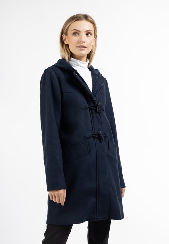 Geen vulling  De duffelcoat van DreiMaster Klassik is gemaakt van een zachte kwaliteit met een wolaandeel en heeft een klassieke, rechte snit. De karakteristieke houten kapittelsluitingen kenmerken de stijl, daaronder zit een robuuste ritssluiting. Twee grote zakken met drukknopen, een capuchon en een DreiMaster-logoborduursel op de bovenarm geven de tussenjas een tijdloze uitstraling.  Overgangsjas van wolmix