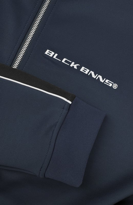 100 % Polyester Hoher Kragen mit durchgehendem Reißverschluss Schwarzes BNNS-Logo auf der Brust Zwei Reißverschluss-Fronttaschen Mit Streifen an den Ärmeln Kombinierbar mit PANEL-V1 TRACKPANTS 