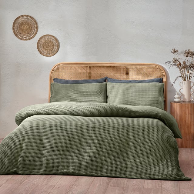 A modern classic ideal for those who appreciate the relaxed living aesthetic. The Chunky Waffle duvet cover set is made of premium cotton. Its soft, breathable fabric provides a comfortable night's sleep while also adding a sophisticated look to your bedroom. OEKO-TEX® certifies this product, showing it has been sustainably made.