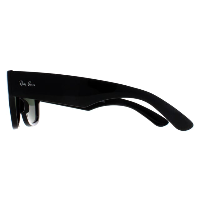 Las gafas de sol Ray-Ban Square Unisex Pulidas Negro Verde Polarizadas RB0840S Mega Wayfarer están fabricadas con precisión y estilo. Estas gafas de sol tienen una montura atrevida y de gran tamaño que irradia confianza y sofisticación. Las líneas limpias y la silueta llamativa ofrecen un diseño progresivo y una protección UV excepcional, manteniendo sus ojos protegidos al tiempo que hace una declaración de moda audaz.