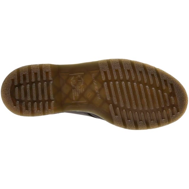 Eenvoudig. stijlvol en nu veganistisch vriendelijk. de 1460 laarzen van Dr. Martens zijn een mooi voorbeeld van mode met een geweten. De enkellaars heeft nog steeds de klassieke gele Z-Welt-steek en AirWair-luchtkussenzolen. maar het bovenwerk is in plaats daarvan gemaakt van synthetisch materiaal.