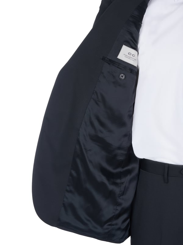 53% lana, 47% poliéster; traje de Corneliani; Modelo: 917R49 1287130 020; Mano de obra de alta calidad; Mezcla de lana suave; cuello de solapa; Dos bolsillos delanteros con solapa, un bolsillo en el pecho; Tres bolsillos interiores; Dos aberturas laterales; pantalón de traje con cierre de gancho y cremallera; Dos bolsillos laterales, dos bolsillos pequeños delante, dos bolsillos de ribete detrás; Hebillas de cinturon