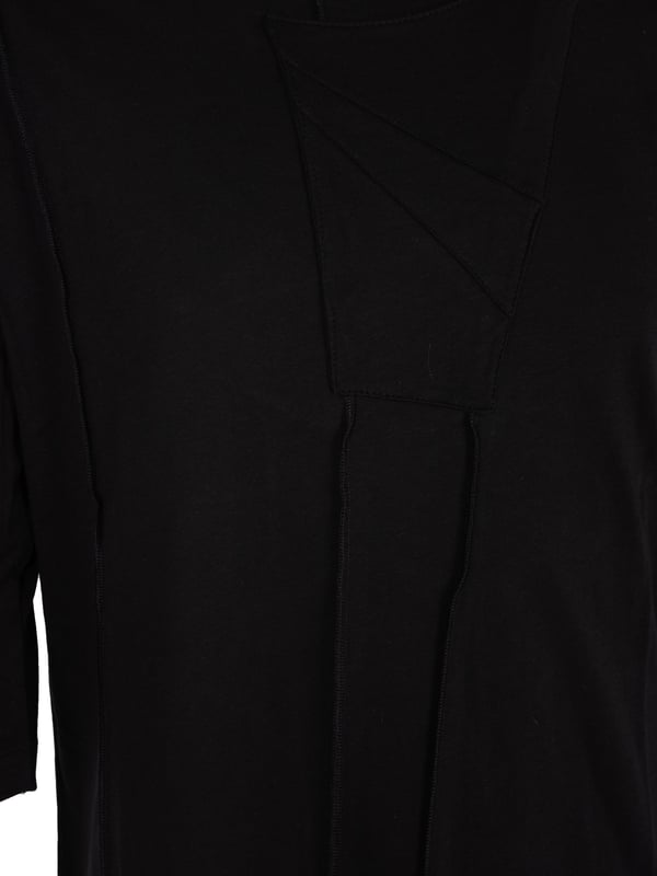 Este producto tiene un diseño holgado que asegura libertad de movimiento y comodidad para usarlo todo el día, independientemente de la ocasión.

El escote redondo añade elegancia y clase, mientras que resalta la sutileza y delicadeza del cuello, lo que lo hace perfecto tanto para uso diario como para salidas más formales.

Con detalles de costuras decorativas que añaden un carácter único y distinguir este producto de los demás, garantizando que siempre lucirás elegante y a la moda.

Hecho de tela de alta calidad, que no solo es duradera sino también suave y agradable al tacto, ofreciendo el máximo confort durante todo el día.