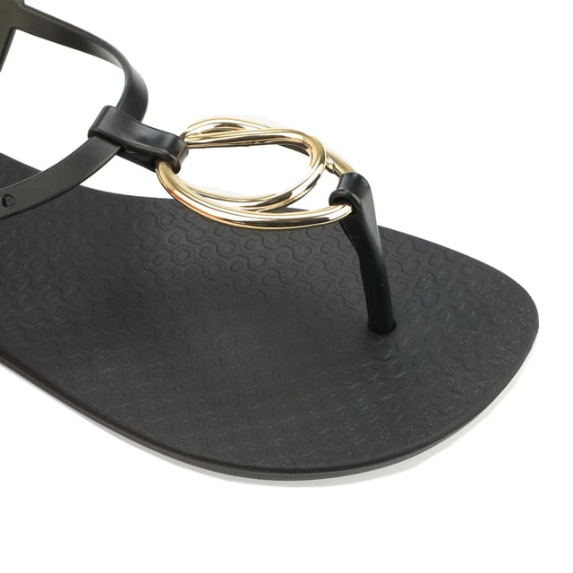Damen Ipanema Charm Loop Sandalen in schwarz.- Schlankeres Profil, das sich zur Spitze hin verjüngt.- Verstellbarer Knöchelriemen mit Druckknopf.- Metallische Schleife am vorderen Riemen.- Abgerundete Seiten.- Gummisohle.- Ref: 83332AH058