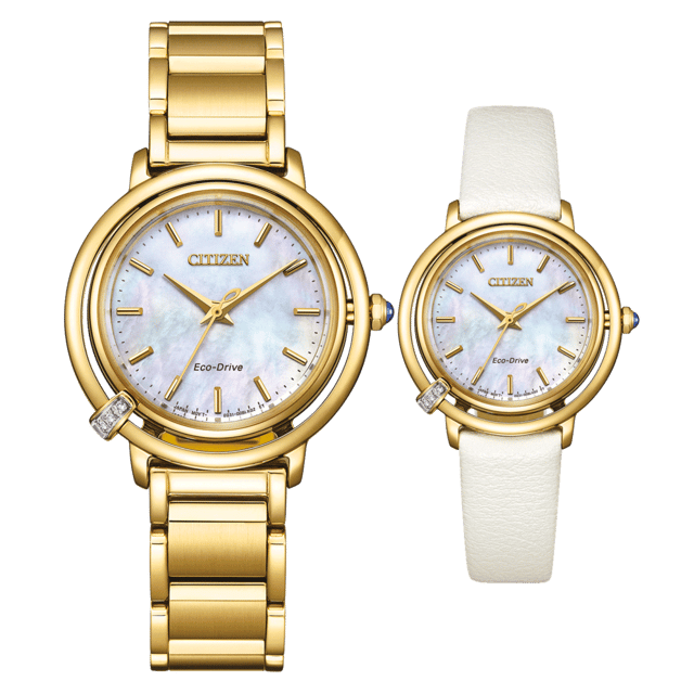 Diese Citizen Analog Uhr für Damen ist das perfekte Zeitmesser zum Tragen oder Verschenken. Das goldene 31 mm runde Gehäuse in Kombination mit dem komfortablen goldenen Edelstahlarmband sorgt dafür, dass Sie dieses atemberaubende Zeitmesser ohne Kompromisse genießen können. Angetrieben von einem hochwertigen Eco-Drive Uhrwerk und bis zu 5 bar wasserdicht, wird Ihre Uhr weiterhin ticken. Diese Eco-Drive-Uhr lädt sich bei jedem Licht auf und läuft ewig. Diese Eco-Drive-Uhr benötigt keinen Batteriewechsel, kein Aufladen und kein Aufziehen, um einen konstanten Betrieb aufrechtzuerhalten. Diese Analoguhr hat eine Funktion: Solar betrieben. Sie kommt mit einem zusätzlichen weißen Lederarmband. Hochwertiges 19 cm langes und 14 mm breites goldfarbenes Edelstahlarmband mit einem Faltschließe. Gehäusedurchmesser: 31 mm, Gehäusehöhe: 8 mm, Gehäusefarbe: Gold und Ziffernblattfarbe: Perlmutt.