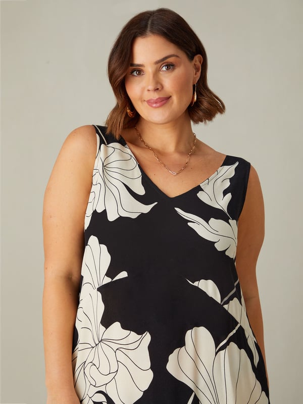 Printed all over with a monochrome floral print, this maxi dress is cut from a woven fabric thats very breathable and moves beautifully. With a sleeveless body and a lengthening V-neckline, it has a loose, flowing shape which is endlessly flattering. Dress this up or down, depending on your plans.