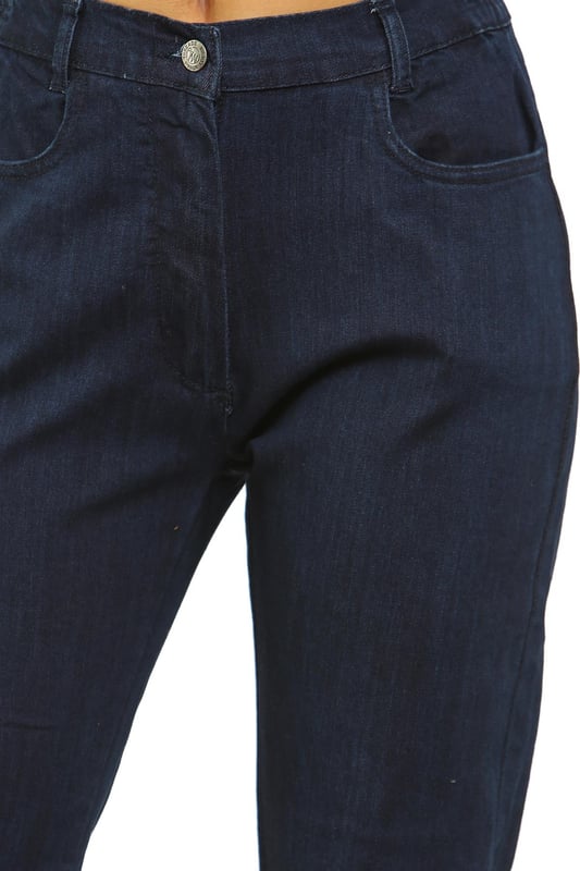 Dames jeans met elastische taille, normale pasvorm, stretchdenimbroek. - - . Binnenbeenlengte Kort is 26 inch, Normaal is 28 inch, Lang is 28 inch. - - . Dankzij de rechte pijpen is dit de perfecte jeans voor dagelijks gebruik. - - . Elastiek aan de zijkant voor extra comfort. - - . Zoom met zijsplitten voor meer comfort. - - . Ritssluiting en knoopsluiting in de taille. - - . Jeans met perfecte pasvorm, je voelt je elke keer weer goed.