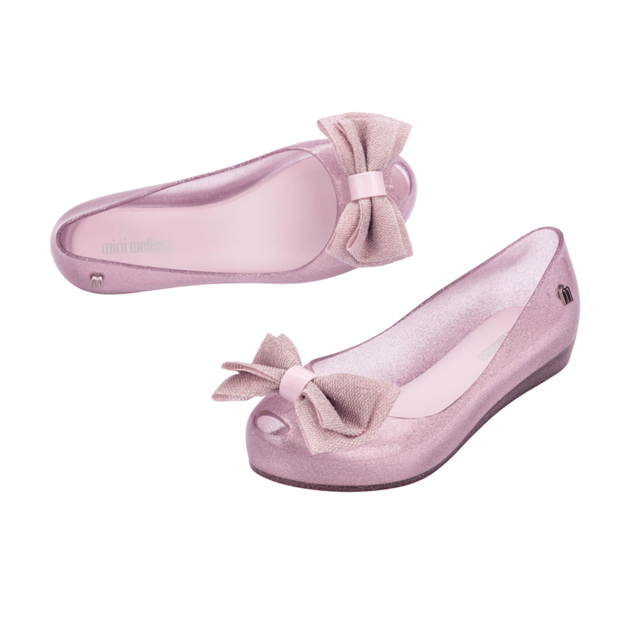 Add novelty and a touch of sweetness to your child's wardrobe! The Mini Melissa Ultragirl Sweet is back with a romantic bow adorning the upper. Comfort is a priority thanks to the Grenflex composition, and your mini will have her feet in the clouds.