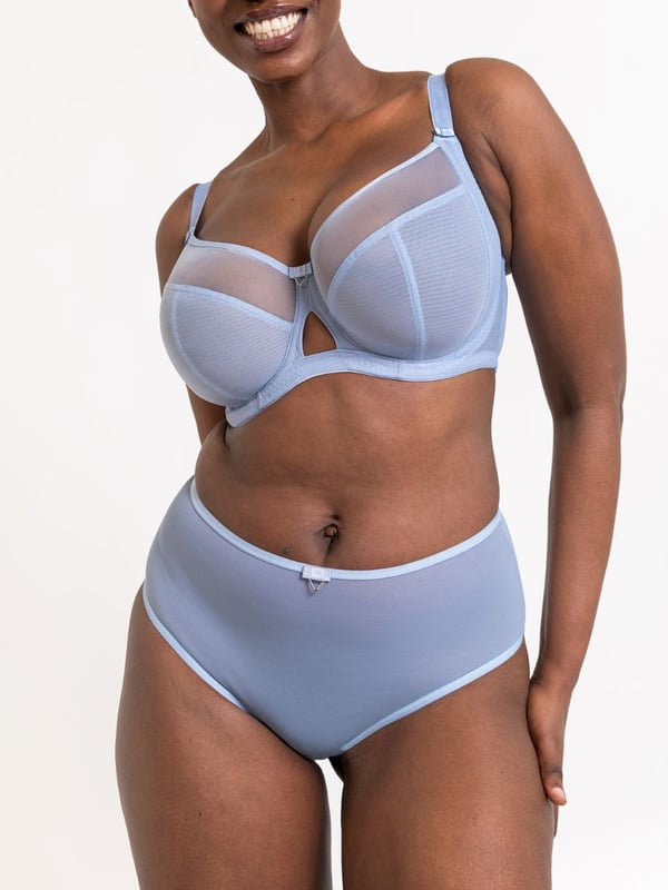 Victory Balcony Bra Curvy Kate Victory Balcony Bra. With side support, double-layered mesh sheer cup and four section design for uplift and forward projection. The product is recommended for hand wash only.