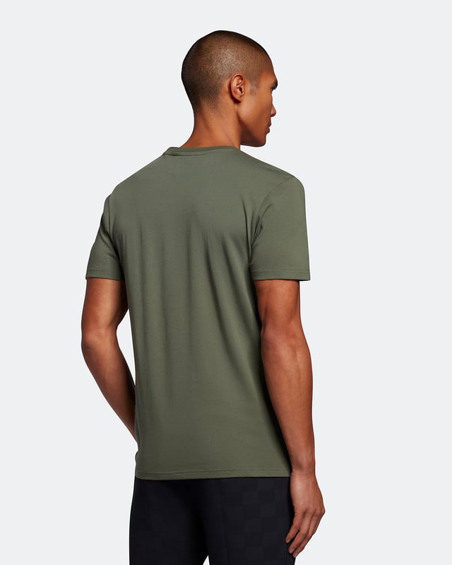 The Lyle &amp; Scott Martin short sleeve t-shirt is made from a durable, lightweight cotton-polyester blend, keeping up with any task, the regular-fit Martin will quickly become your favourite.