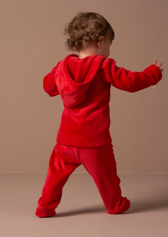 Santa baby! Snuggle up in our adorable festive bodysuit and legging set. Crafted from super soft velour fabric. it is the perfect outfit for your little one's first Christmas.