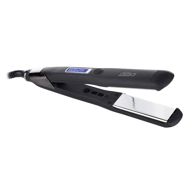 Descripción:
Premium es la plancha más versátil de su línea, por su anchura, la más ancha con 32,9mm, efectúa un alisado perfecto en pocos segundos además de obtener unos resultados profesionales a la hora de rizar y ondular el cabello dejando el cabello suave y con más brillo que con otros stylers.La línea de planchas Platinum Prime Style cuenta con los últimos avances en NANO IONIC TECHNOLOGY que no alteran la forma natural de la cutícula del cabello. Además tienen la capacidad de no generar cargas electroestáticas evitando el encrespamiento. Las placas basculantes, cuentan también con un revestimiento de Silver Mirror Titanium que las hace ultradeslizantes minimizando la fricción en el cabello. Este tratamiento alarga la vida útil de la placa y es muy fácil de limpiar.Cuenta con una pantalla LCD donde indica la temperatura que es variables de 80 a 230ºC. Gracias a la memoria interna incorporada regresa al último ajuste de temperatura automáticamente al encender la plancha. Calentamiento cerámico ultrarápido.  Cable giratorio de 2,6m. Voltaje universal y Apagado automático.IDEPLAT2012


Modo de Empleo:
1. Conecte el aparato a un enchufe adecuado.2. Presione el botón “On”.3. Establezca la temperatura adecuada al trabajo a realizar .(la temperatura más indicada de trabajo está entre 150º - 180ºC).4. Después de su uso ponga el interruptor en posición “OFF” yasegúrese de desenchufar la plancha.ATENCIÓN: LA TEMPERATURA MÁXIMA 230ºC ESEXTREMADAMENTE ALTA, UTILÍCELA SOLO PARA TÉCNICASDE PEINADO ESPECIALES.