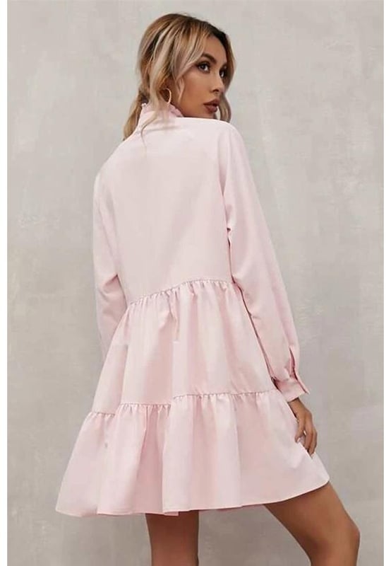Vestido Largo de Ropa con Cuello Alzado Fruncido de Manga Larga  
  Diseño elegante con atención al detalle  
  Cuello alzado fruncido para un toque de dramatismo  
  Mangas largas para cobertura y calidez  
  Detalle femenino de volantes  
  Sofisticado y a la moda  
  Perfecto para ocasiones formales y uso diario  
  Hecho para mujeres que aprecian la calidad y el estilo  
Material: 95% Poliéster 5% Elastano