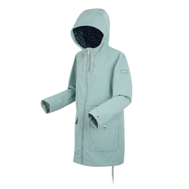 Material: Polyester: Polyester. Tyg: Peachad. Foder: Taffeta. Design: Logotyp. Tygteknik: Andningsbart, slitstark vattenavvisande finish, Isotex 10000, fukttransporterande, vattentätt, väderbeständigt. Manschett: Justerbar, tryckknappsfäste. Halsringning: Huva. Ärmtyp: Långärmad. Tejpade sömmar. Funktioner i huva: Dragsko, växt på luvan. Fickor: 1 invändig ficka, 2 nedre fickor, lapp, lockstängning, 2 handvärmarfickor. Dragkedja: Hel dragkedja. 10000g/m²,/24 timmar. Nedtill: Shockcord i nederkant, delad. 8 UK: 32 tum. 10 UK: 34 tum. 20 UK: 45 tum. 24 UK: 50 tum 26 UK: 52 tum 18 UK: 43 tum. 16 UK: 40 tum