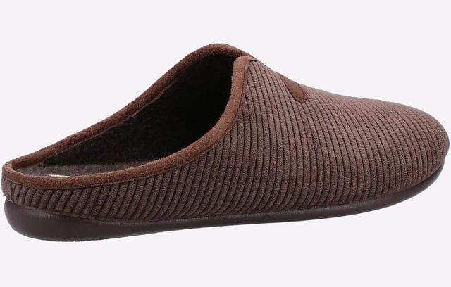 Inspired by the cosy wintry nights in Cotswold cottages, comes this luxurious men's mule slipper.
- Luxurious smooth microfibre upper
- Cosy microfibre faux wool felt lining and foot bed
- Lightweight and flexible TPR sole unit