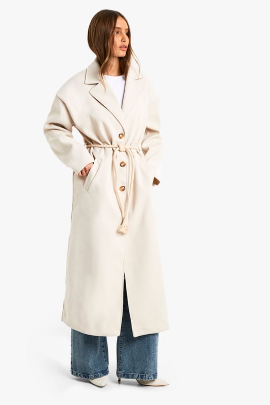 Wrap up in the latest coats and jackets and get out-there with your outerwearBreathe life into your new season layering with the latest coats and jackets from boohoo. Supersize your silhouette in a padded jacket, stick to sporty styling with a bomber, or protect yourself from the elements in a plastic raincoat. For a more luxe layering piece, faux fur coats come in fondant shades and longline duster coats give your look an androgynous edge.