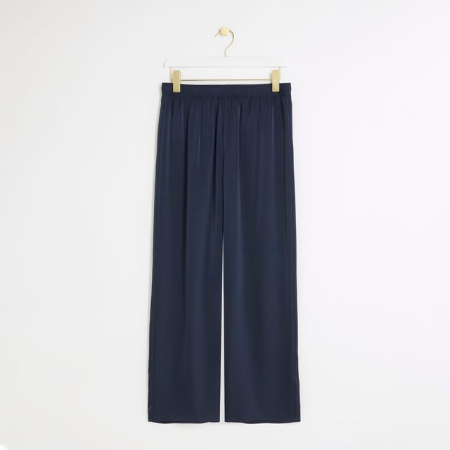 Satin fabric, Wide leg, Elasticated waist, Inside leg length: 76.3cm