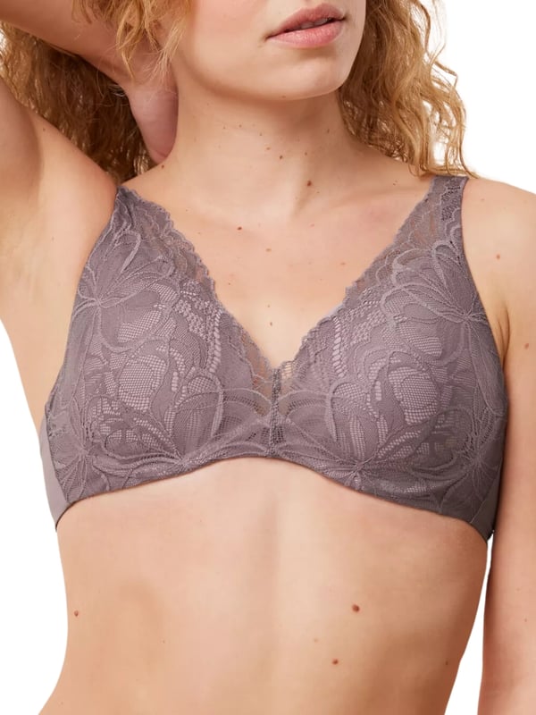 Body Make-Up Illusion Lace High Apex Bra. Underwired deep plunge bra with non padded cups, a flexible wire and made from smooth lace and soft microfibre fabric. The product is recommended as hand-wash only.